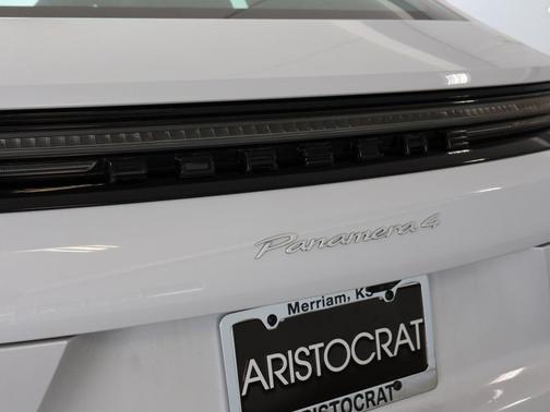 2024 Porsche Panamera 