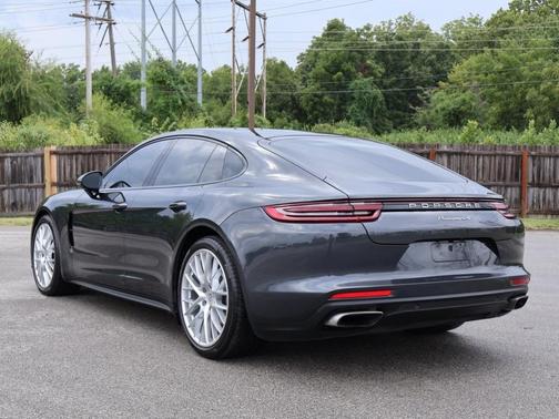 2018 Porsche Panamera 4