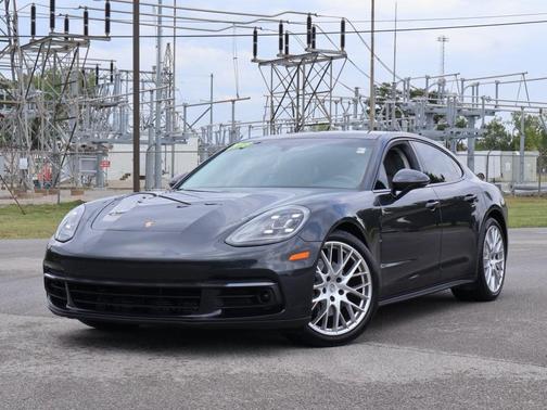 2018 Porsche Panamera 4