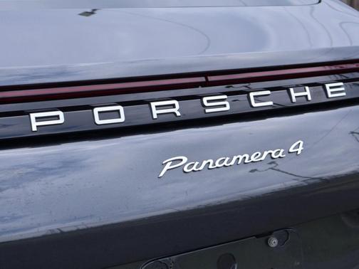 2018 Porsche Panamera 4