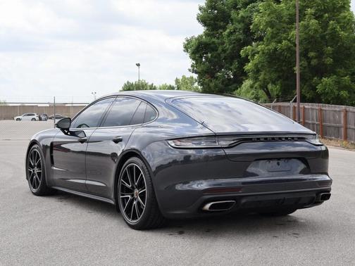 2022 Porsche Panamera 4