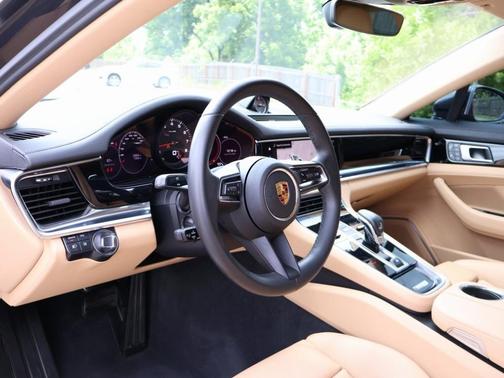 2022 Porsche Panamera 4