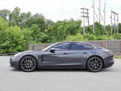 2022 Porsche Panamera 4