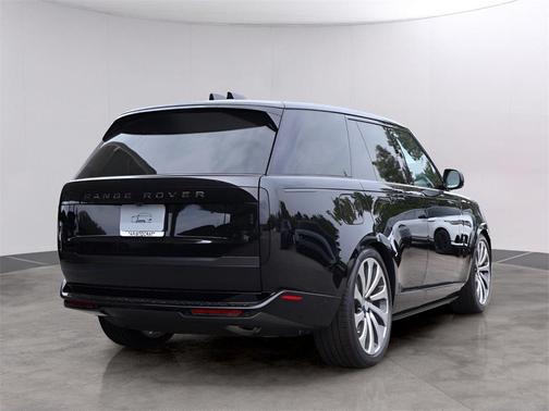 2025 Land Rover Range Rover P400 SE