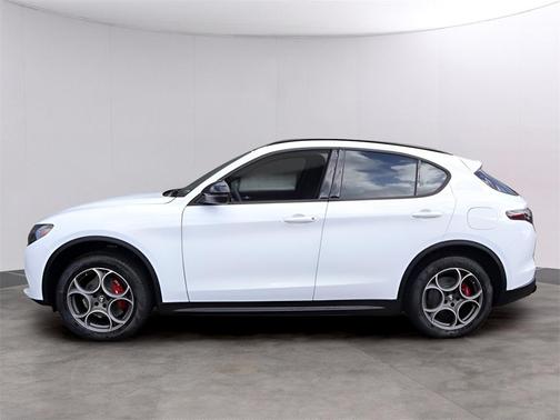 2024 Alfa Romeo Stelvio Base