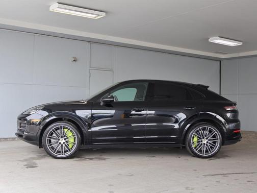 2022 Porsche Cayenne E-Hybrid Coupe Turbo S