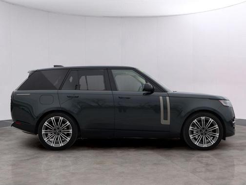 Belgravia Green 2023 Land Rover Range Rover P530 SE