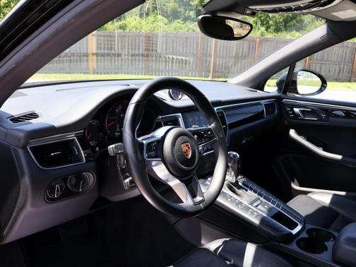 2017 Porsche Macan Base