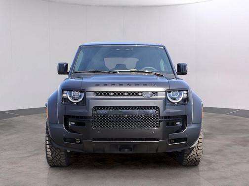 Narvik Black 2026 Land Rover Defender V8