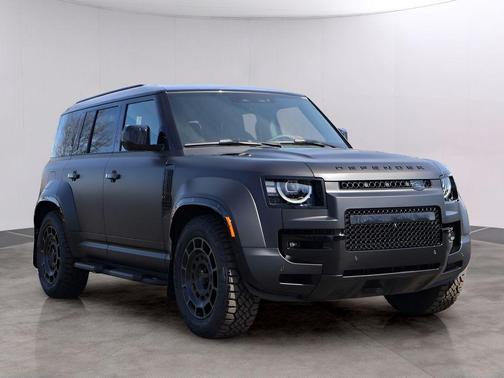 Narvik Black 2026 Land Rover Defender V8