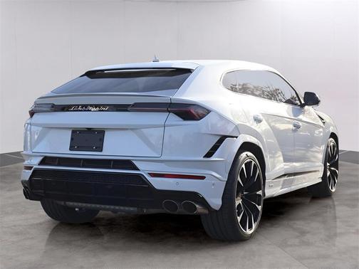 2024 Lamborghini Urus S