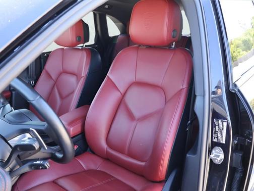 Jet Black Metallic 2024 Porsche Macan S