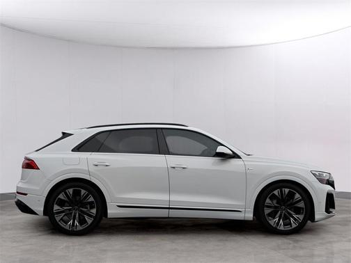 2025 Audi Q8 55 Premium