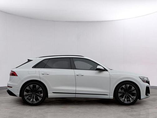 2025 Audi Q8 55 Premium