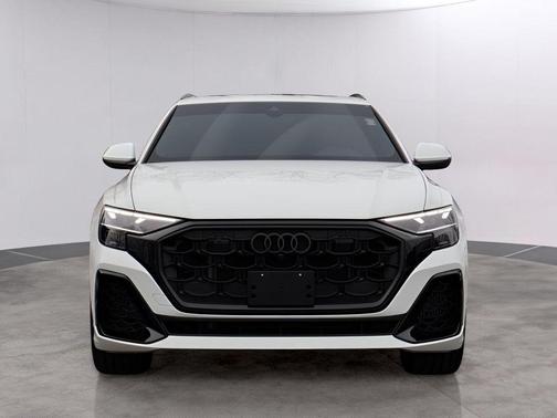 2025 Audi Q8 55 Premium
