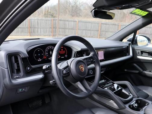 2024 Porsche Cayenne Base