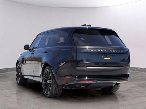 Santorini Black 2024 Land Rover Range Rover P530 SE