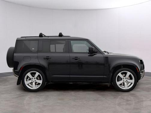 2022 Land Rover Defender 110 X-Dynamic SE