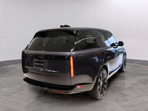 2025 Land Rover Range Rover P530 SE