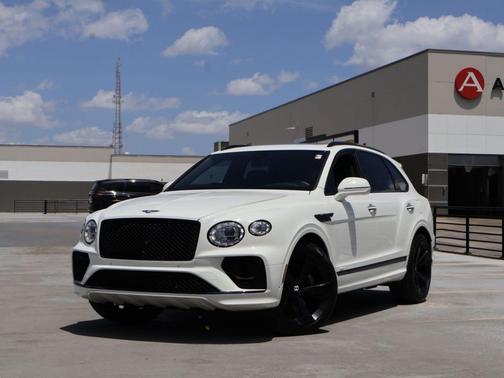 Ghost White Pearlescent 2021 Bentley Bentayga Hybrid Base