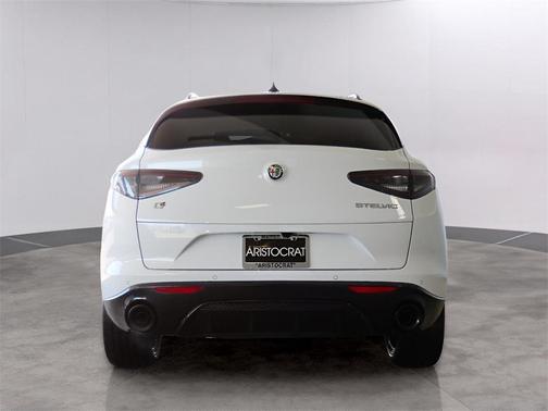 2025 Alfa Romeo Stelvio Base