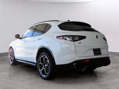 2025 Alfa Romeo Stelvio Base