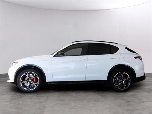 2025 Alfa Romeo Stelvio Base