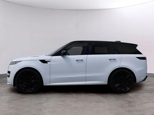 Fuji White 2026 Land Rover Range Rover Sport P400 Dynamic SE