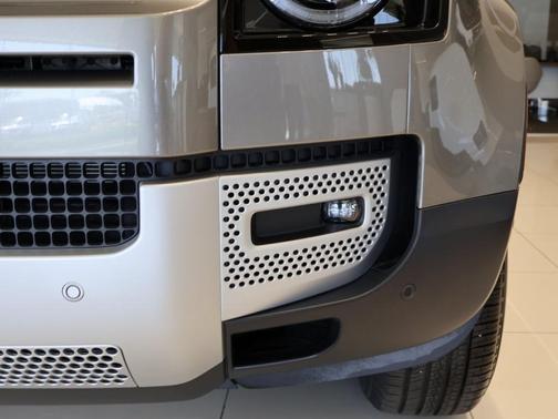 2025 Land Rover Defender P300