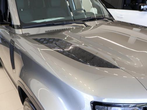 2025 Land Rover Defender P300