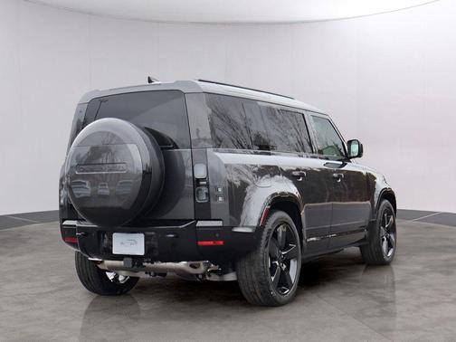 2026 Land Rover Defender 110 X-Dynamic SE