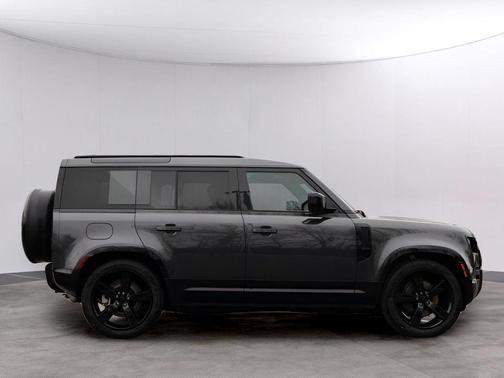 2026 Land Rover Defender 110 X-Dynamic SE