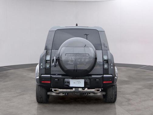 2026 Land Rover Defender 110 X-Dynamic SE