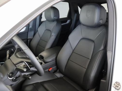 2025 Porsche Cayenne Base