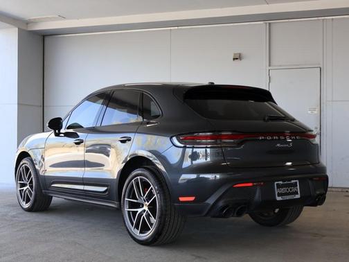 2022 Porsche Macan S