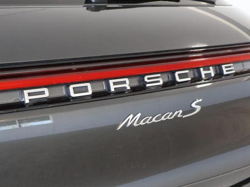 2022 Porsche Macan S