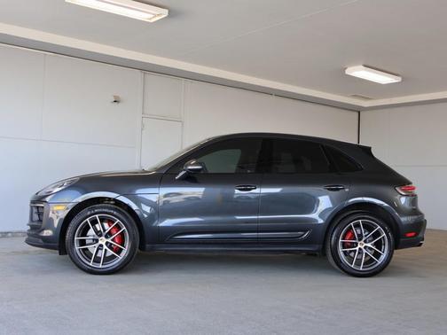 2022 Porsche Macan S