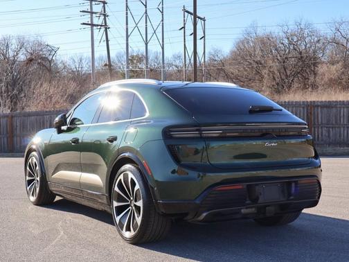 2024 Porsche Macan Turbo