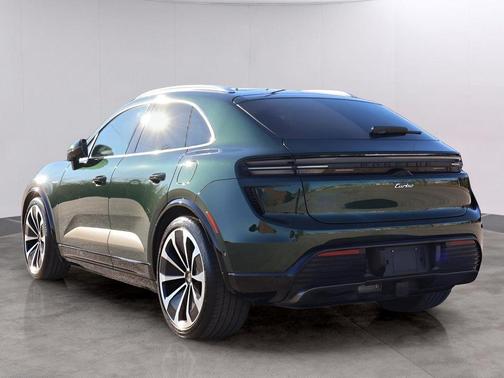 2024 Porsche Macan Turbo