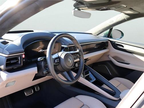 2024 Porsche Macan Turbo