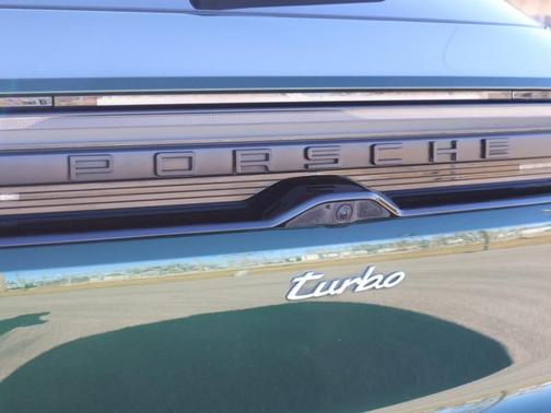 2024 Porsche Macan Turbo