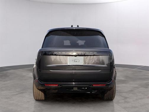 2026 Land Rover Range Rover P530 SE