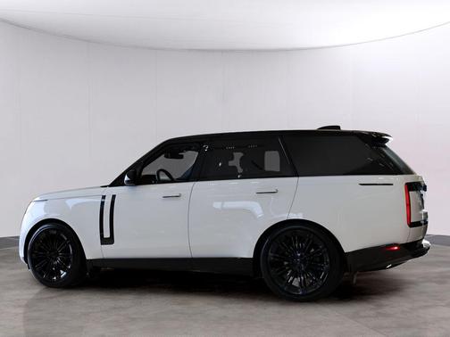 Fuji White 2026 Land Rover Range Rover P400 SE