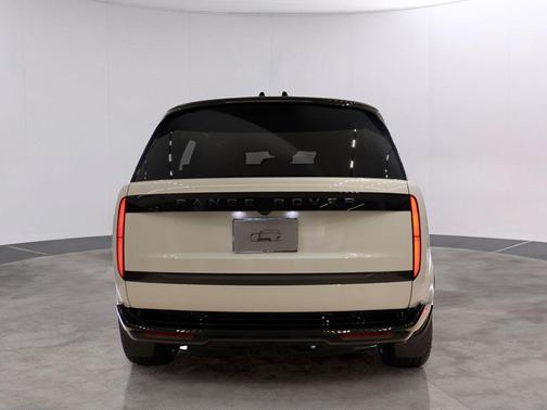 Fuji White 2026 Land Rover Range Rover P400 SE