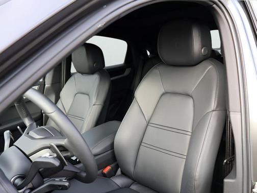 2025 Porsche Cayenne AWD