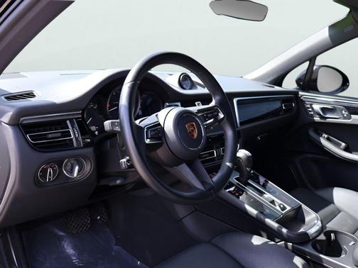 2023 Porsche Macan 