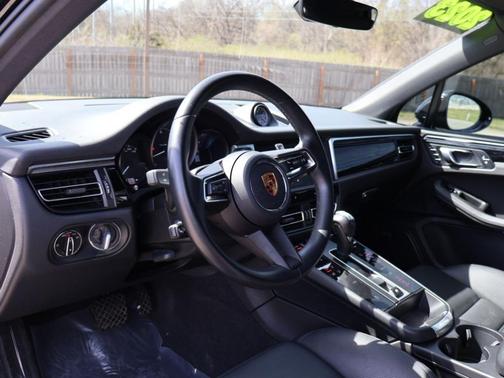 2023 Porsche Macan 