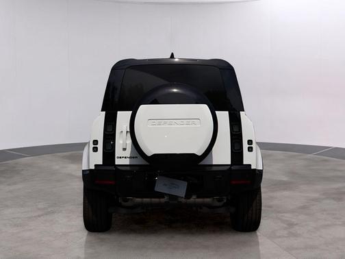 Fuji White 2026 Land Rover Defender P400 X-Dynamic SE