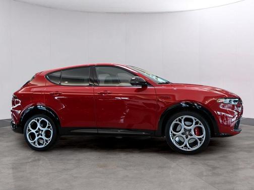 2025 Alfa Romeo Tonale Base