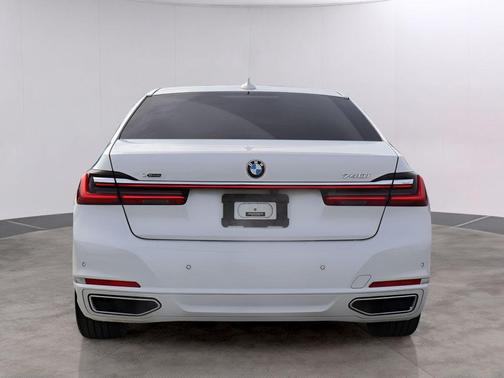 2021 BMW 740 i xDrive